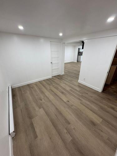 Salle de jeux - 10515 Av. Garon, Montréal (Montréal-Nord), QC - Indoor