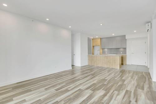 Salon - 1403-12025 Rue De Blois, Mirabel, QC - Indoor Photo Showing Kitchen