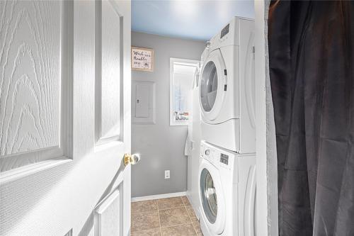 538 Taylor Way, Princeton, BC - Indoor Photo Showing Laundry Room