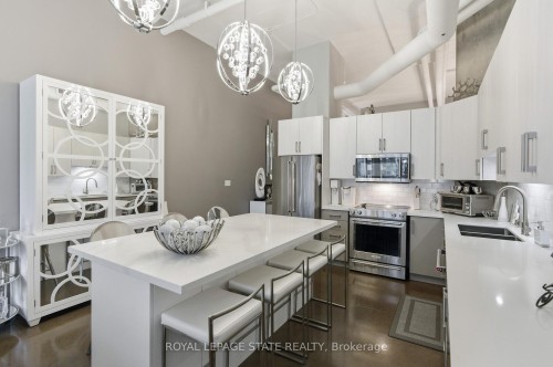 Ph10-66 Bay Street S, Hamilton, ON - Indoor Photo Showing Kitchen With Double Sink With Upgraded Kitchen