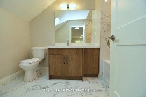 279 Hess Street S, Hamilton, ON - Indoor Photo Showing Bathroom
