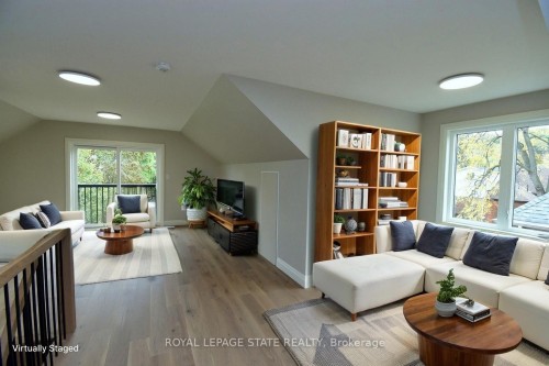 279 Hess Street S, Hamilton, ON - Indoor Photo Showing Living Room