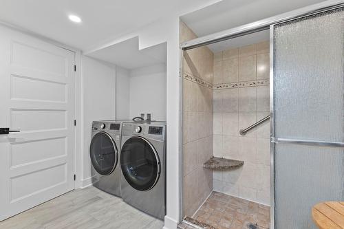Bathroom - 24 Rue David, Dollard-Des-Ormeaux, QC - Indoor Photo Showing Laundry Room