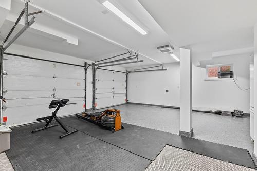 Garage - 24 Rue David, Dollard-Des-Ormeaux, QC - Indoor Photo Showing Garage