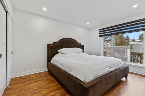 Bedroom - 24 Rue David, Dollard-Des-Ormeaux, QC - Indoor Photo Showing Bedroom