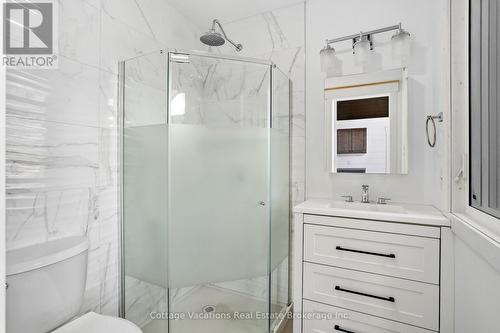 1111 Lakeshore Drive, Gravenhurst (Muskoka (S)), ON - Indoor Photo Showing Bathroom