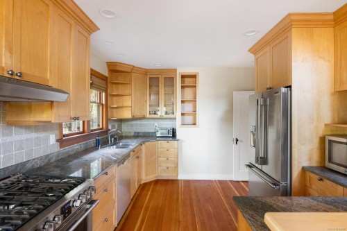 2168 Bartlett Ave, Oak Bay, BC 