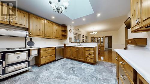 18770 Leslie Street, East Gwillimbury, ON - Indoor Photo Showing Kitchen