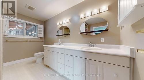 18770 Leslie Street, East Gwillimbury, ON - Indoor Photo Showing Bathroom