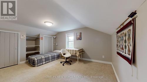 18770 Leslie Street, East Gwillimbury, ON - Indoor Photo Showing Bedroom