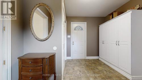 18770 Leslie Street, East Gwillimbury, ON - Indoor Photo Showing Other Room