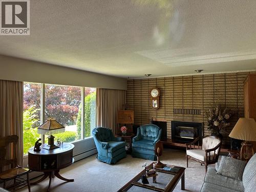 649 Johnstone Road, Nelson, BC - Indoor Photo Showing Living Room