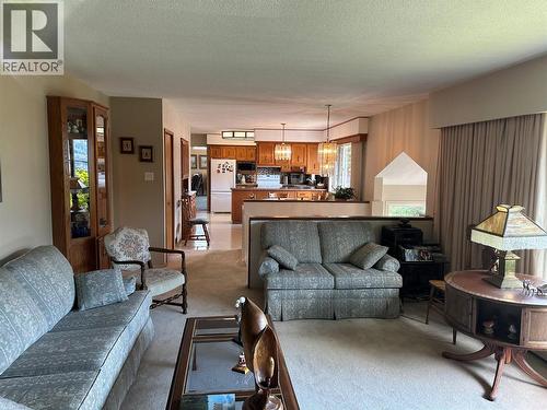649 Johnstone Road, Nelson, BC - Indoor Photo Showing Living Room