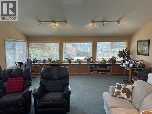 649 Johnstone Road, Nelson, BC - Indoor Photo Showing Living Room