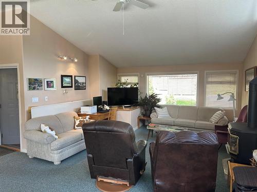 649 Johnstone Road, Nelson, BC - Indoor Photo Showing Living Room