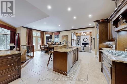 63 Grayfield Drive, Whitchurch-Stouffville, ON - Indoor Photo Showing Kitchen With Upgraded Kitchen