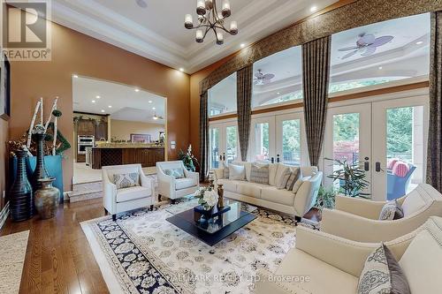 63 Grayfield Drive, Whitchurch-Stouffville, ON - Indoor Photo Showing Living Room