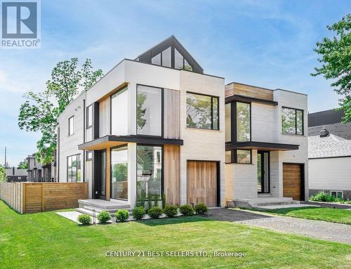 739 EBONY AVENUE  Mississauga, ON L5E 1V9