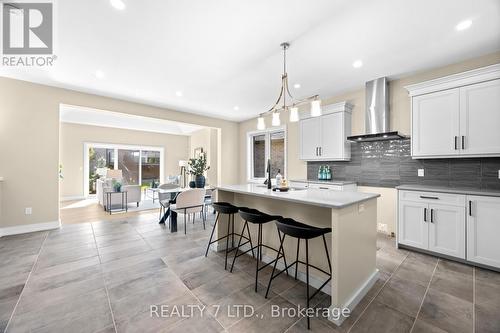 566 Old Course Trail, Welland, ON - Indoor Photo Showing Kitchen With Upgraded Kitchen