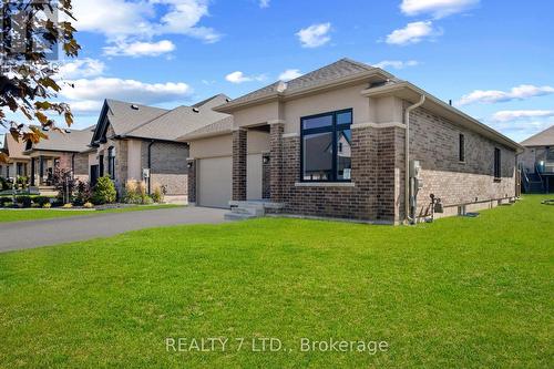 566 Old Course Trail, Welland, ON - Outdoor