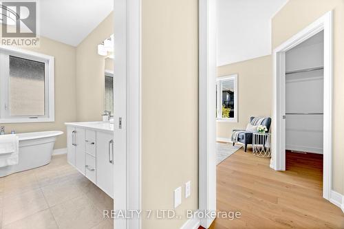 566 Old Course Trail, Welland, ON - Indoor Photo Showing Bathroom