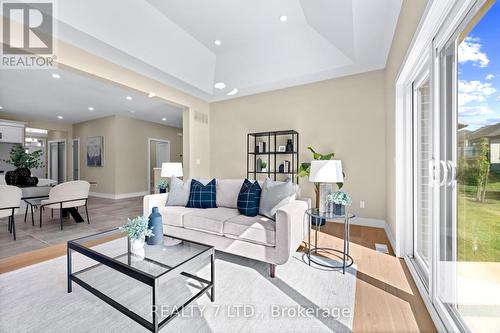 566 Old Course Trail, Welland, ON - Indoor Photo Showing Living Room