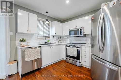 701 Robin Court, Cornwall, ON - Indoor Photo Showing Kitchen