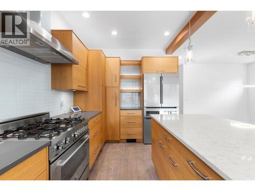 443 Christleton Avenue, Kelowna, BC - Indoor Photo Showing Kitchen With Upgraded Kitchen