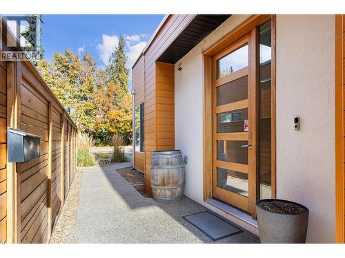 443 Christleton Avenue, Kelowna, BC - Outdoor With Exterior