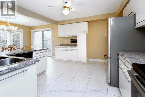 2654 Ambercroft Trail, Mississauga, ON - Indoor Photo Showing Kitchen