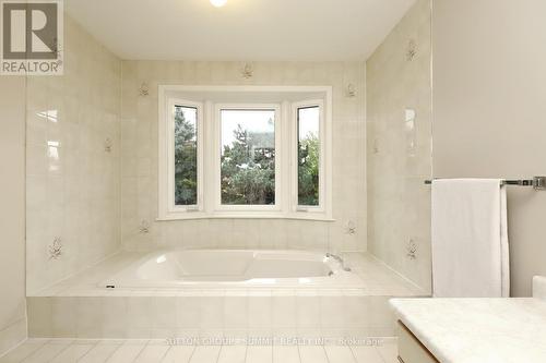 2654 Ambercroft Trail, Mississauga, ON - Indoor Photo Showing Bathroom