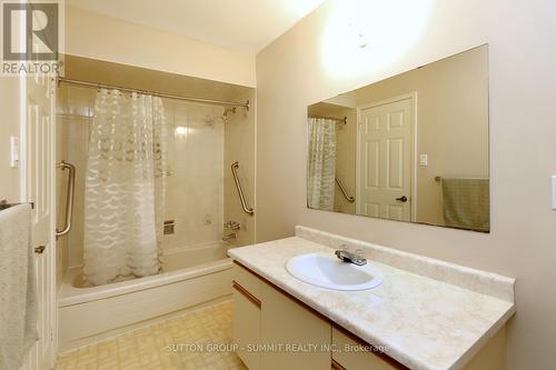 2654 Ambercroft Trail, Mississauga, ON - Indoor Photo Showing Bathroom