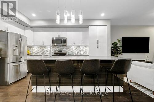 319 Glynn Avenue, Ottawa, ON - Indoor Photo Showing Kitchen With Upgraded Kitchen
