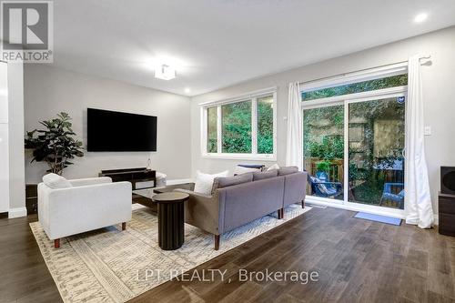 319 Glynn Avenue, Ottawa, ON - Indoor Photo Showing Other Room