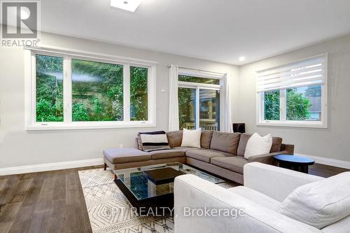 319 Glynn Avenue, Ottawa, ON - Indoor Photo Showing Living Room