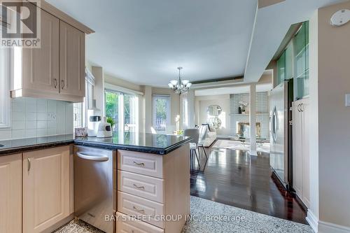336 Wendron Crescent, Mississauga, ON - Indoor Photo Showing Kitchen