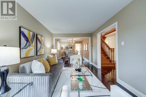 336 Wendron Crescent, Mississauga, ON - Indoor Photo Showing Living Room