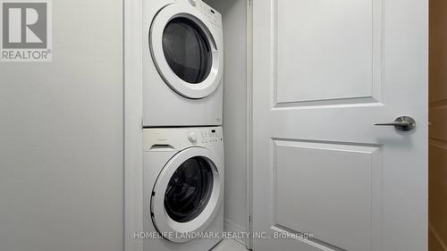 1704 - 2015 Sheppard Avenue E, Toronto, ON - Indoor Photo Showing Laundry Room