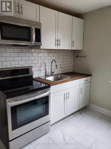 191 Broadway Street, Mississauga, ON - Indoor Photo Showing Kitchen