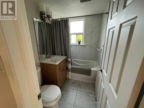 191 Broadway Street, Mississauga, ON - Indoor Photo Showing Bathroom