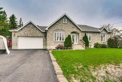 5 Rue de Carignan  Gatineau (Gatineau), QC J8R 3J1