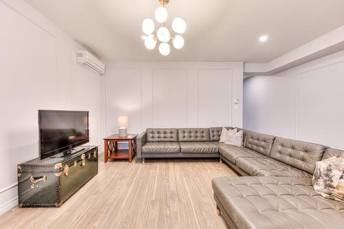 Living room - 6245 Av. Christophe-Colomb, Montréal (Rosemont/La Petite-Patrie), QC - Indoor Photo Showing Living Room