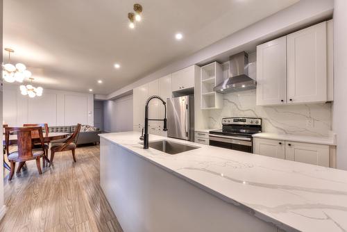 Kitchen - 6245 Av. Christophe-Colomb, Montréal (Rosemont/La Petite-Patrie), QC - Indoor Photo Showing Kitchen With Upgraded Kitchen