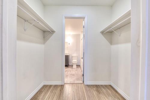 Walk-in closet - 6245 Av. Christophe-Colomb, Montréal (Rosemont/La Petite-Patrie), QC - Indoor With Storage