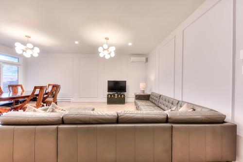 Living room - 6245 Av. Christophe-Colomb, Montréal (Rosemont/La Petite-Patrie), QC - Indoor Photo Showing Living Room