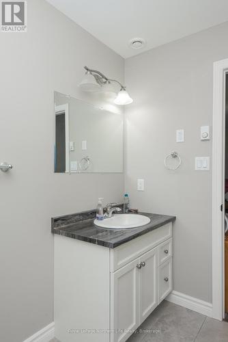 522 Hart Road, Callander, ON - Indoor Photo Showing Bathroom