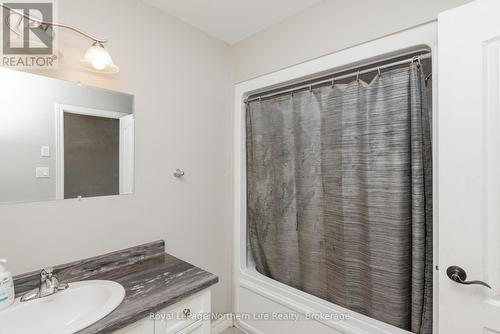 522 Hart Road, Callander, ON - Indoor Photo Showing Bathroom