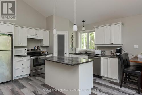 522 Hart Road, Callander, ON - Indoor Photo Showing Kitchen