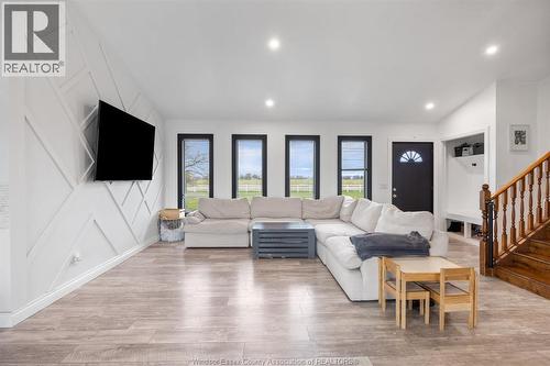 6485 Concession 8, Tecumseh, ON - Indoor Photo Showing Living Room