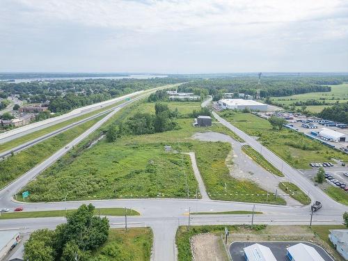 Photo aérienne - A-5255 Av. Pierre-Dansereau, Salaberry-De-Valleyfield, QC 